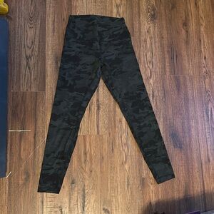 Lululemon size 8 align heritage camo 28”